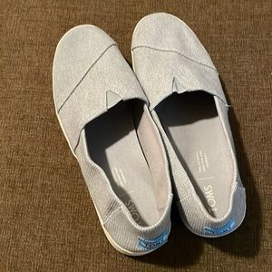 TOMS Women’s Light Gray Size US8